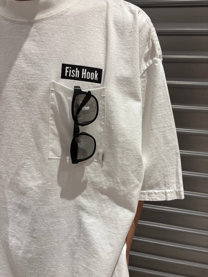 ギャラリービューアに画像をロードする, 【ご予約製品】(2026年春お届け予定)amu × Fish Hook amuca®素材のコラボ Tシャツ